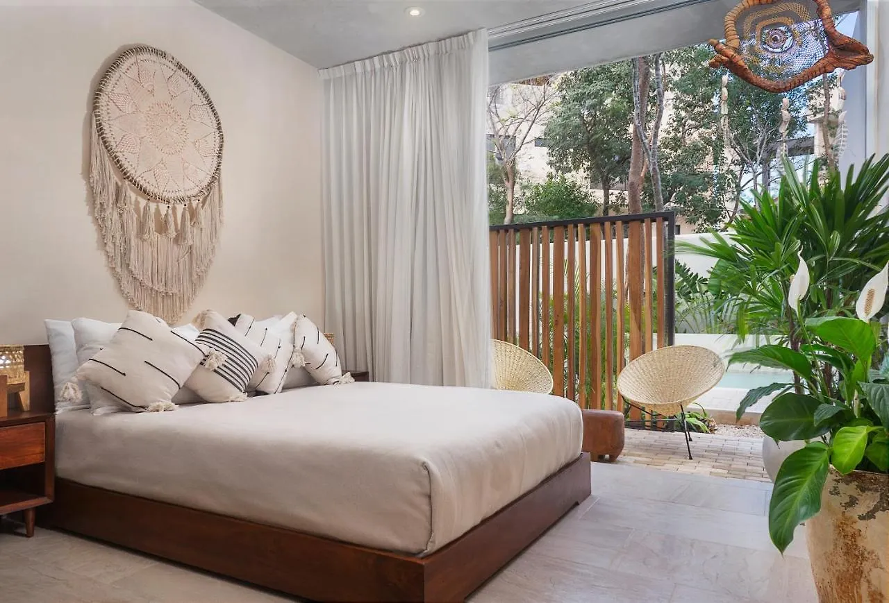 Studio Wterrace, Hammock, And Pool Access contacts